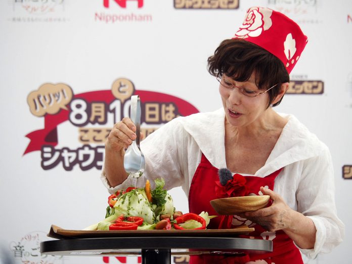 「シャウエッセンの日」 平野レミ
