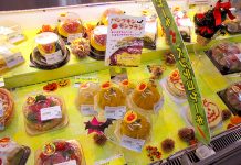 中国地区地域卸 市場環境、依然厳しく 中村角(広島市)の「ハレの日」提案。サラダや寿司をケーキ風に仕上げている。