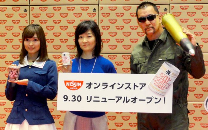 「カップヌードル」と「ガールズ＆パンツァー」（ガルパン）がコラボ　声優の渕上舞さんと、ガルパン応援大使の蝶野正洋さん