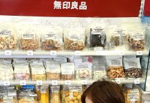 ファミリーマート、商品統合着々 無印やチーズタルトを全店展開 ユニー・ファミリーマートホールディングス 無印良品