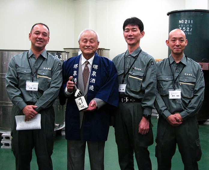 堺泉酒造　西條西條裕三社長（左から2人目）