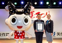 寿がきや食品 なごやめし試食でギネス記録 寿がきや食品 みそ煮込み試食会ギネス認定式