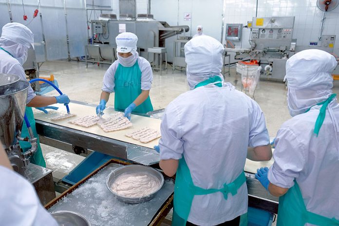 ベトナム ダナン市にある大市珍味（大阪市）傘下の工場。日本向けに介護用おせちを製造する。