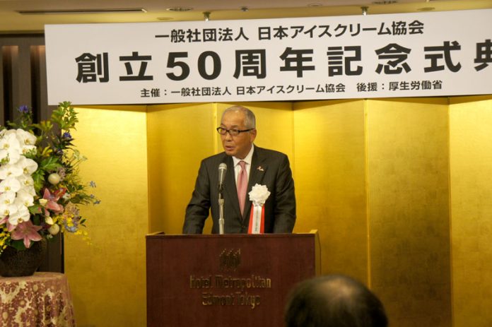 あいさつする野口純一日本アイスクリーム協会会長