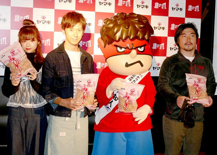 「かつお節広め隊」の宣伝知人を務める鷹の爪団の吉田くん、モデルでインスタグラマーの斎藤みらいさん、料理写真家の木村文吾さん、料理研究家の寺田真二郎さん