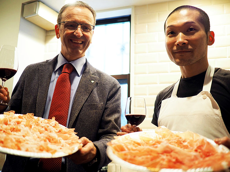 パルマハム協会 ステファノ ファンティ氏とパルマ料理専門店 ペレグリーノ 高橋隼人シェフ 食品新聞 Web版 食品新聞社