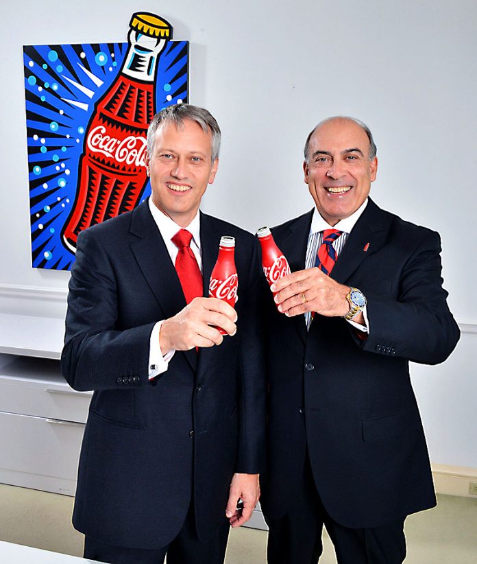 ザ コカ・コーラ カンパニー ジェームズ・クインシー新ＣＥＯ㊧とムーター・ケント会長