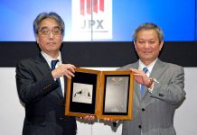 つけもの版 ピックルスコーポレーション 東証2部へ市場変更 20日のセレモニーで宮本雅弘社長㊧