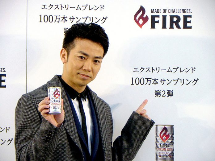 ゲストのピース綾部（「ファイア エクストリームブレンド」のサンプリング）