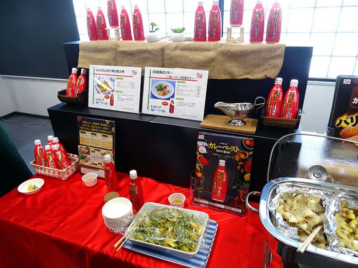 さまざまな料理に使える「トッピングカレーペースト」　エスビー食品 日本全国朝・昼・晩カレー化計画