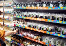 コンビニ、大手主導で市場拡大 売上堅調も既存店客数は減少傾向 CVS 年間売上概況