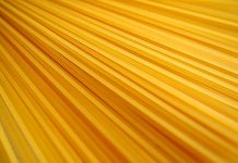 新たな局面迎えたパスタ業界 輸入品52%に 国産14万t割り込む ドライパスタ供給量 2016