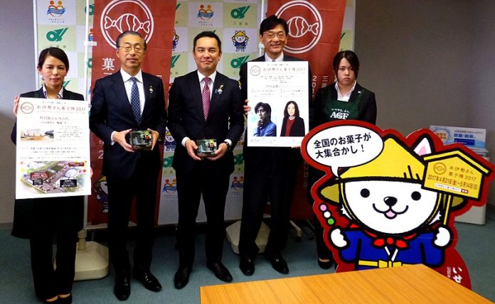 （㊧２人目から）品田英明社長、鈴木英敬三重県、松林正雄ＡＧＦ鈴鹿社長