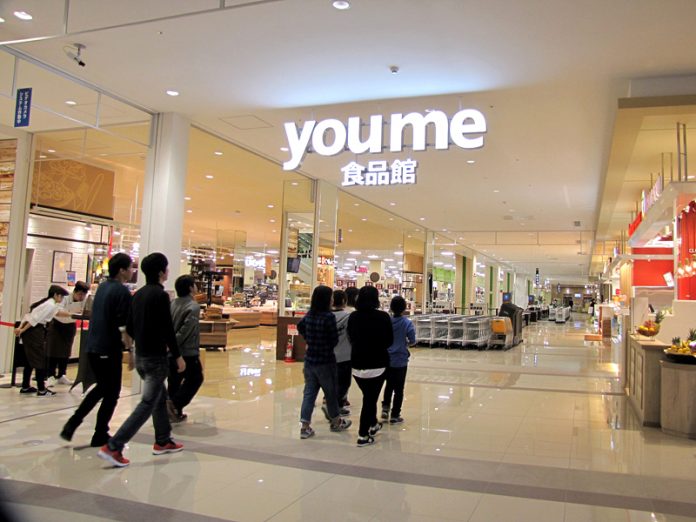 イズミが出店した「ＬＥＣＴ」（広島市）食品館の入り口