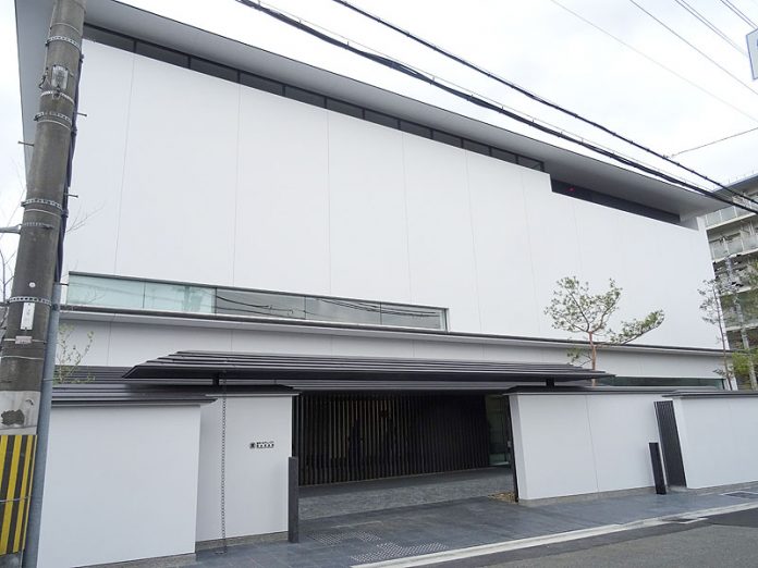 宝ホールディングス歴史記念館外観