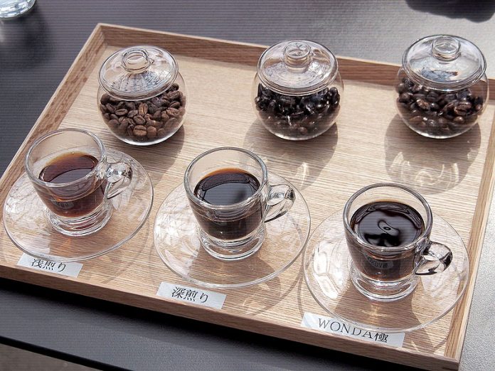 飲み比べセットを提供 － ワンダ　極“深煎りの極み”体験イベント（虎ノ門ヒルズカフェ）