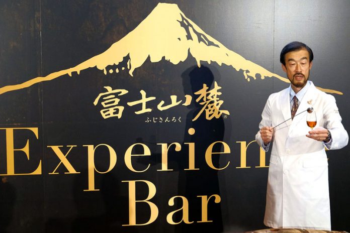 マスターブレンダーの田中城太氏（富士山麓エクスペリエンス　バー）