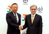 アスクル・岩田彰一郎社長㊧とセブン＆アイＨＤ・井阪隆一社長