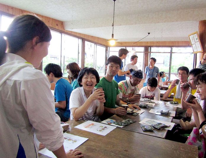 尾瀬の山小屋で開かれたコーヒー教室（行こ！尾瀬ウィーク）