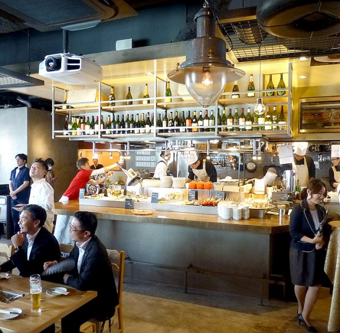 「スパニッシュ＆グリルＢｅｅｒ Ｇａｒｄｅｎ ＴＨＥ ＥＤＧＹ」の店内
