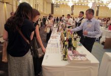 日本酒類販売 酒類の価値向上へ独自商品の開発・販促進む 今泉・日酒販合同酒類展示会