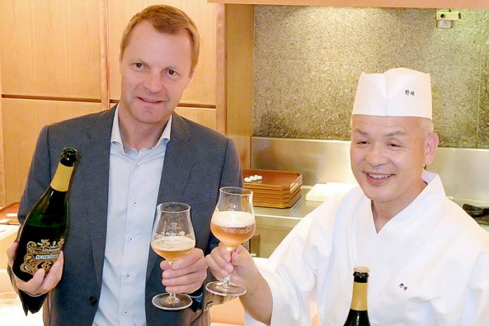 ディルク・リンデマンス氏㊧と分とく山 野崎洋光氏（三井食品 リンデマンス）