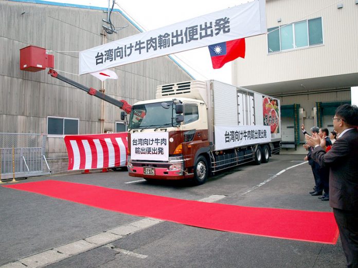 台湾へ向け出発した鹿児島県産和牛の出荷第１号（スターゼンミートプロセッサー）