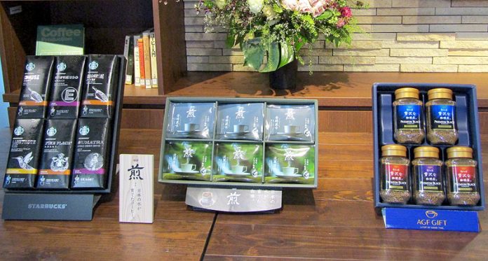 （左から）スターバックスギフト、「煎」ドリップコーヒーギフト、「ちょっと贅沢な珈琲店®」インスタントコーヒープレミアムブラックギフト