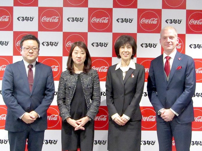 （右から）日本コカ・コーラのハフ・グループマネジャー、後藤由美広報・パブリックアフェアーズ本部副社長、ぐるなびの山本光子執行役員プロモーション部門長、高橋グループ長