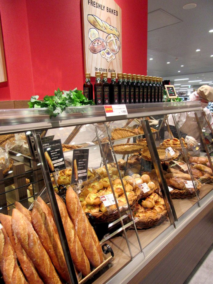 食事パンの提案も目立つ（ヤオコー浦和パルコ店）