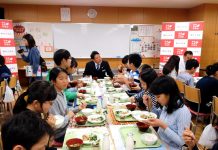 11月24日は「和食の日」 日本の食文化を次世代へ継承 「だしで味わう和食の日」企画。和食給食でだしのうま味を実感