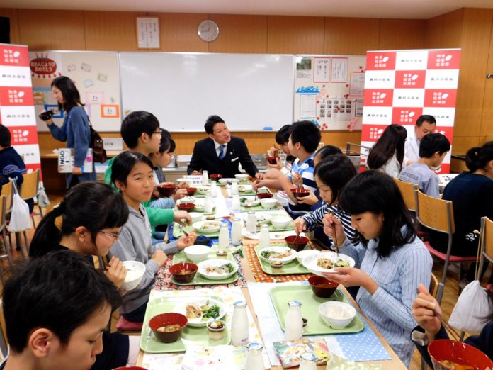 「だしで味わう和食の日」企画。和食給食でだしのうま味を実感