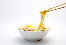 ‘17年即席麺業界 袋麺の需要喚起策が奏功 カップは縦型が牽引 17年即席麺業界 市況