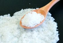 業務用塩 塩産業健全化へ転換期 国内・輸入ともに値上げ 来年4月、価格改定がカギに 業務用塩 塩産業健全化