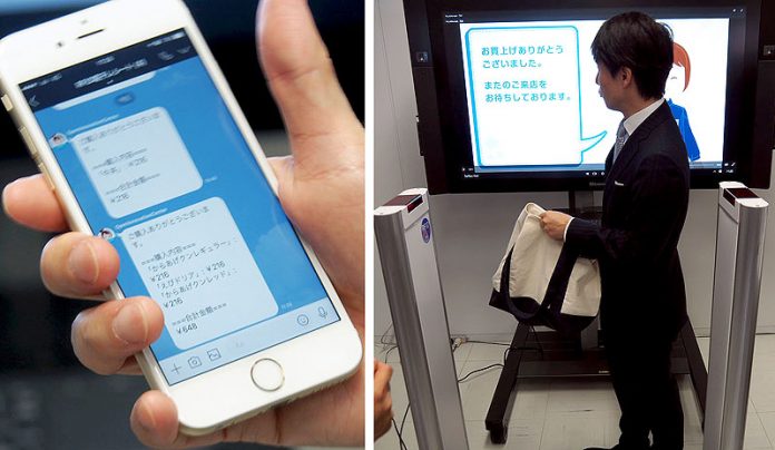 実験中のＩＣタグ読み取りによるゲート決済（ローソン オープンイノベーションセンター ローソンラボ）