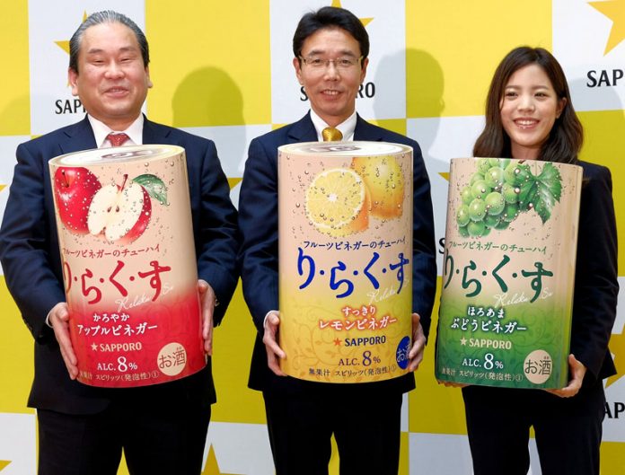 （左から）島田淳部長、宮石徹本部長、寶麻美主任（サッポロビール）