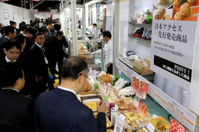 碧南高校商業科の生徒と共同開発した炊き込みご飯の素「にんじんごはん」（七福醸造）