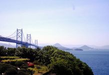 中国・四国地区 続く人口減少と小売の出店拡大 中国・四国地方 人口減少 小売出店拡大