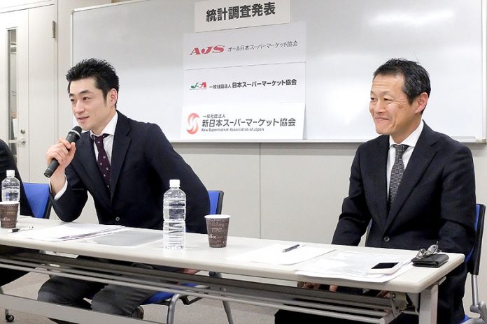 移動販売事業を語る高橋商店取締役・高橋喜則氏㊧と日本生協連渉外広報本部本部長・伊藤治郎氏