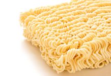 即席麺 17年は増産着地もコスト増で今年は試練 若者、シニアの開拓進む 2017年(1~12月) 即席麺総需要