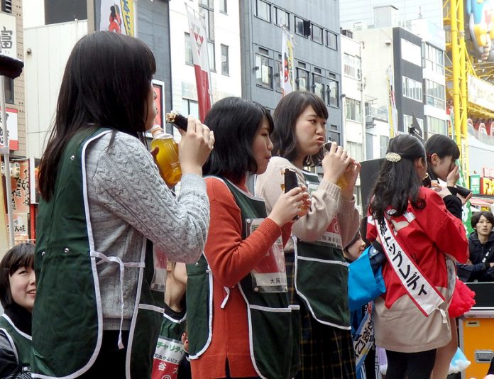 道頓堀川遊歩道 巻き寿司丸かぶりコンテスト 大阪海苔協同組合
