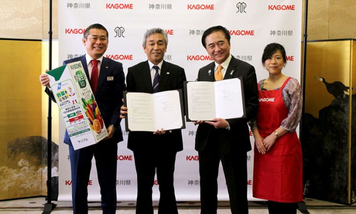 協定式で寺田直行社長（左から２人目）と黒岩祐治知事（同３人目）