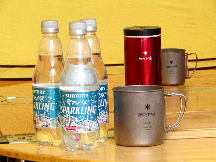 炭酸水戦争 アサヒ飲料 コカ・コーラシステム サントリー食品インターナショナル
