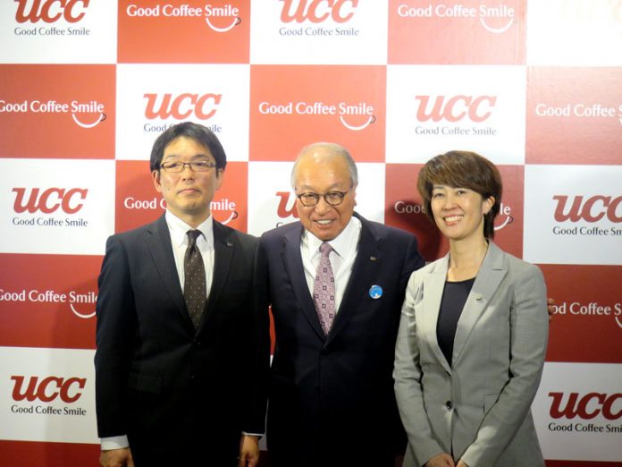 （左から）福永泰司イノベーションセンター長、上島達司会長、石谷桂子常務（ＵＣＣ上島珈琲）