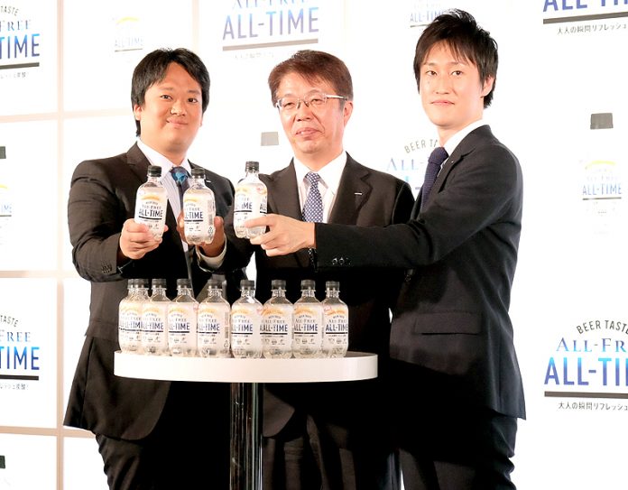（右から）大津亮氏、山田賢治社長、加藤悠一氏（サントリービール）