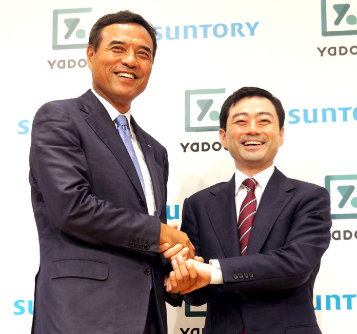 新浪剛史社長㊧（サントリーホールディングス）とインテグリティ社の武藤真祐会長