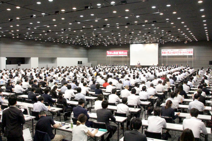 説明会場には６００人近くが詰めかけた（第２回“日本の食品”輸出ＥＸＰＯ）