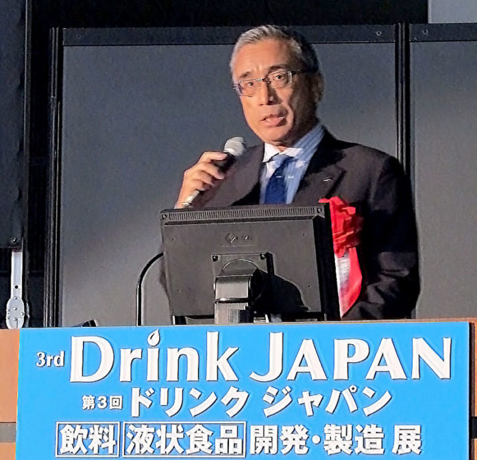 講演する岸上克彦社長（アサヒ飲料）