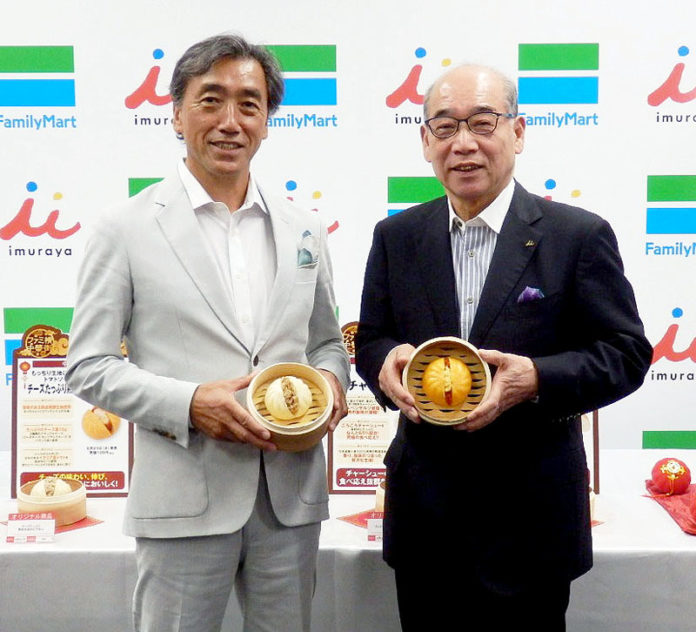 ファミマ澤田貴司社長㊧と井村屋グループの浅田剛夫会長