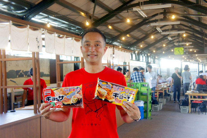 下保寛常務執行役員国内統括事業部長（味の素冷凍食品　ギョーザステーション両国駅３番ホーム店）